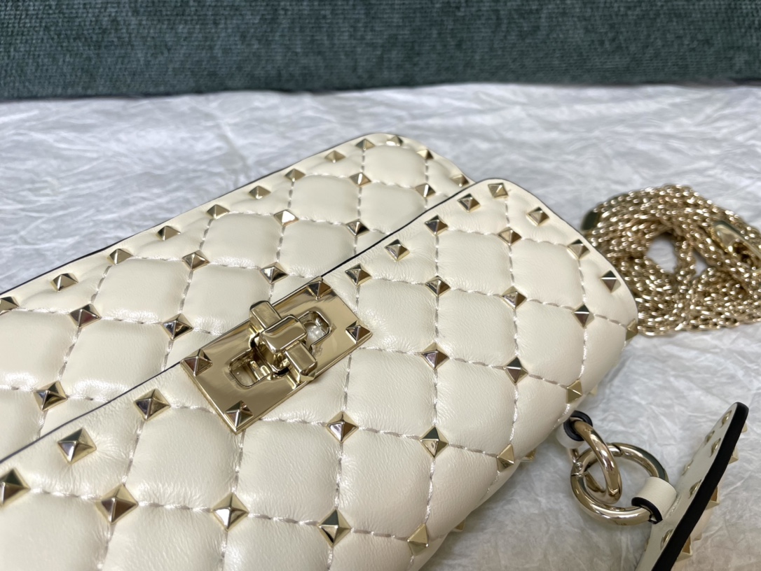 Valentino Garavani Rockstud Spike Small Chain Bag in Ivory Supple Lambskin Nappa